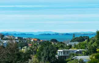 1 Stitchbird Close, Murrays Bay