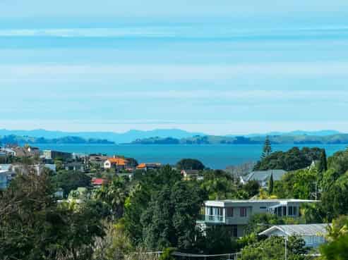 1 Stitchbird Close, Murrays Bay