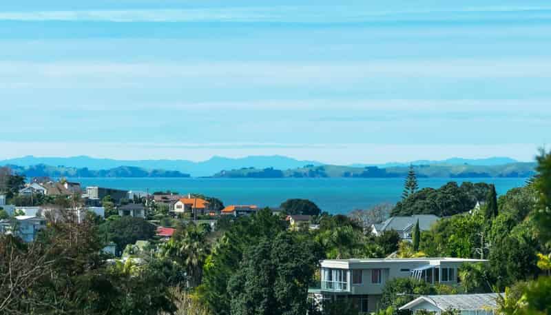 1 Stitchbird Close, Murrays Bay