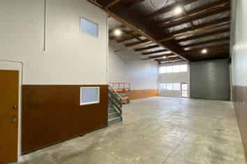 196SQM High Stud Warehouse - Drive Through Access