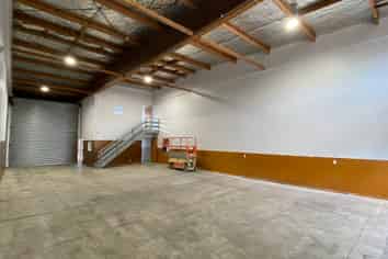 196SQM High Stud Warehouse - Drive Through Access