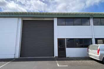 196SQM High Stud Warehouse - Drive Through Access