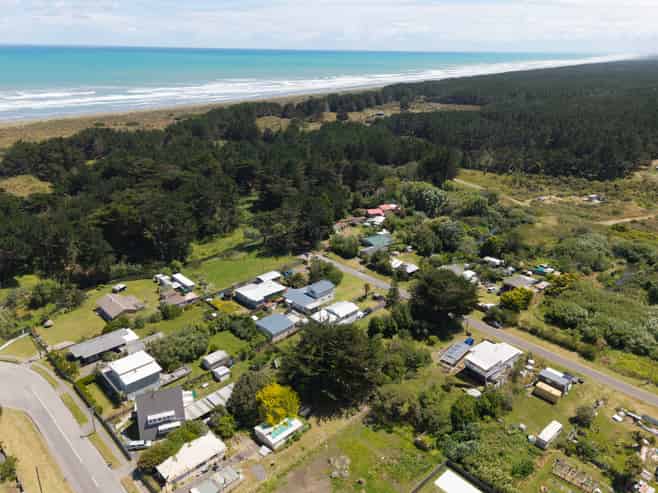 10 Hokio Road, Hokio Beach
