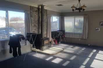 16 Waverley Street, East Gore