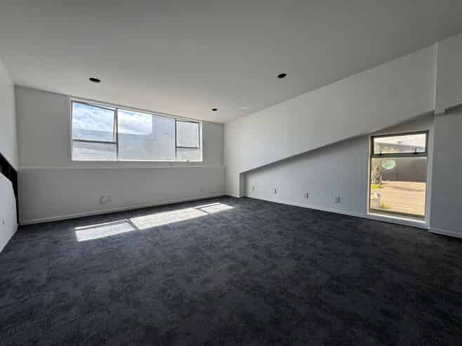 CBRE | 633sqm Mt Wellington Standalone