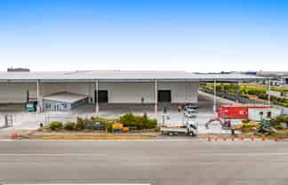 Brand new excellent high-stud warehouse