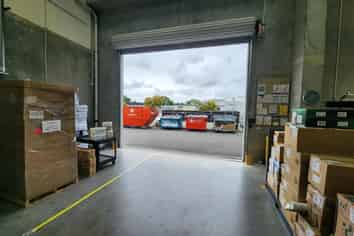 Versatile industrial space, showroom and offices