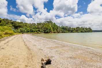 73 Pipiroa Road, Russell