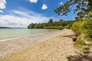 73 Pipiroa Road, Russell