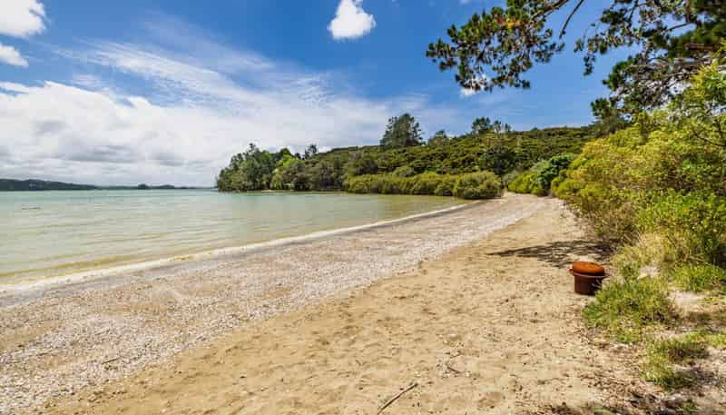 73 Pipiroa Road, Russell