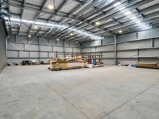 Polished High Stud Warehouse + Secure Yard