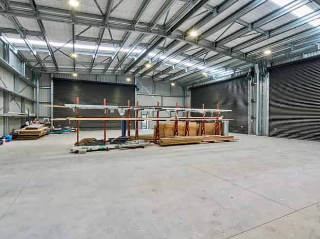 Polished High Stud Warehouse + Secure Yard