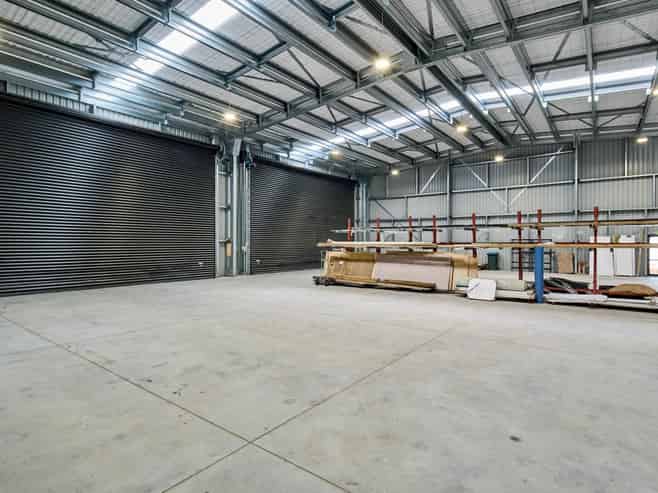Polished High Stud Warehouse + Secure Yard