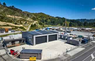 Polished High Stud Warehouse + Secure Yard