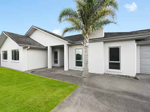 11 Petersburg Drive, Flagstaff