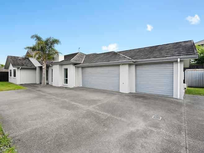 11 Petersburg Drive, Flagstaff