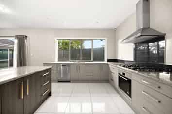 11 Petersburg Drive, Flagstaff