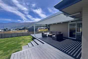 8 Lakefield Close, Kingston