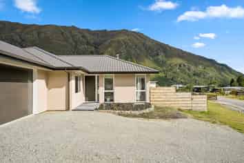 8 Lakefield Close, Kingston