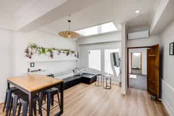 124  Queen Street East, Hastings