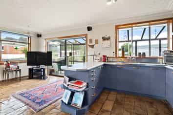 2 Mckinlay Road, Abbotsford