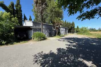 Three-Bay Shed for Lease