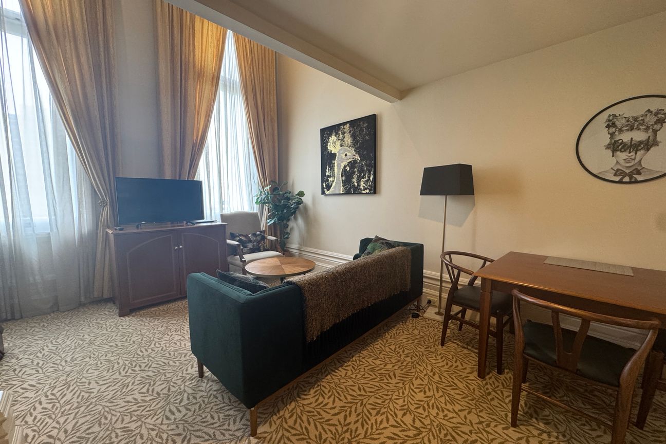 Landmark Living in the Historic OGB Building - Widok 5