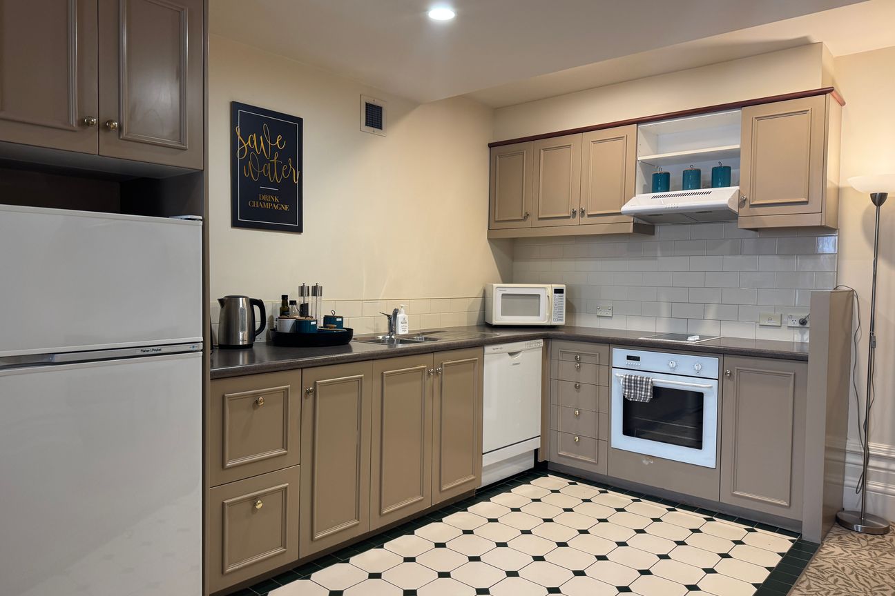 Landmark Living in the Historic OGB Building - Widok 2