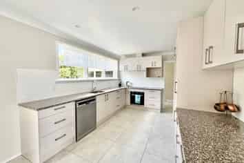 2B  Adams Road, Manurewa