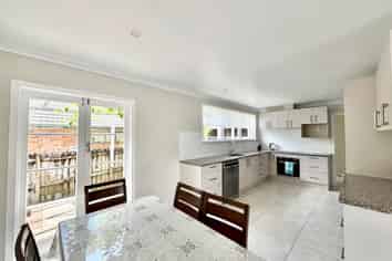 2B  Adams Road, Manurewa