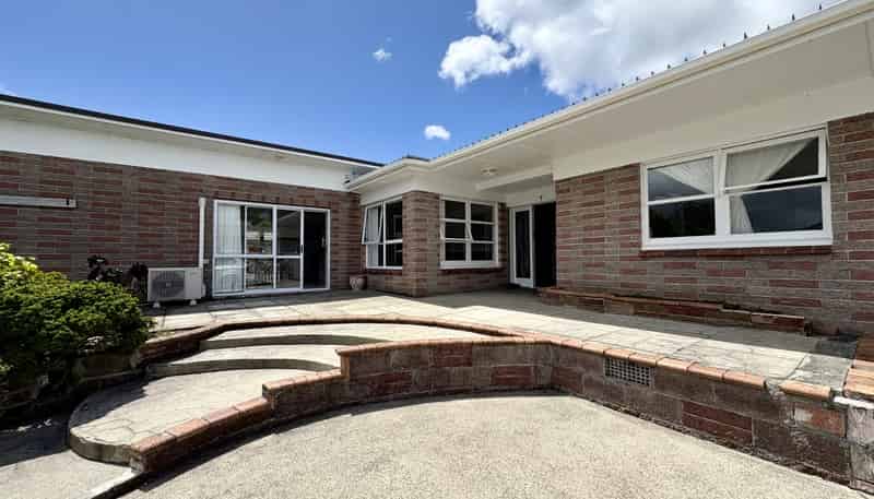 2B  Adams Road, Manurewa