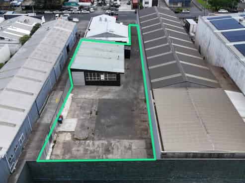 CBRE | Refurbished Warehouse + Yard