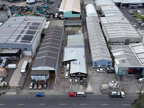 CBRE | Refurbished Warehouse + Yard