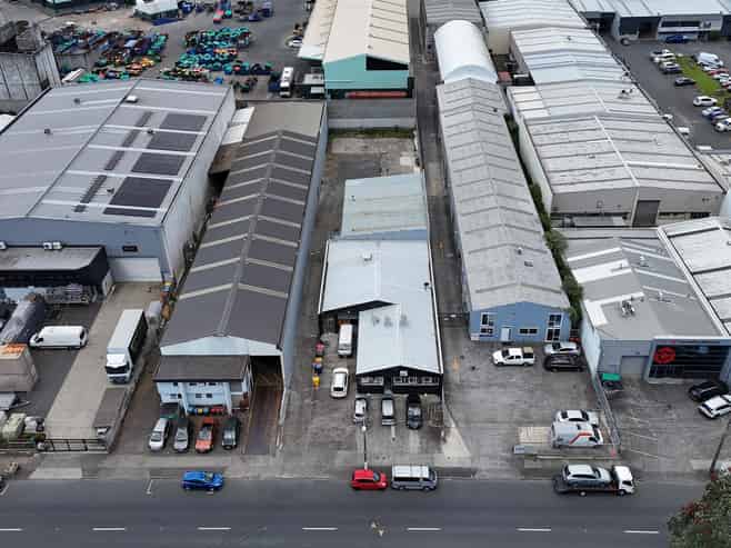 CBRE | Refurbished Warehouse + Yard