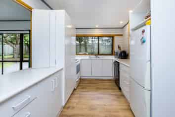 4 Memphis Grove, Totara Park