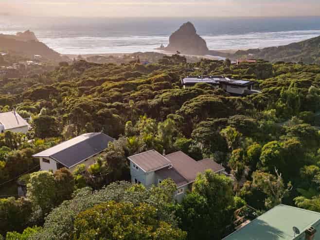132 Seaview Road, Piha