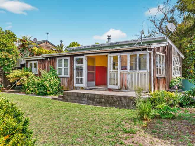 38 and 40 Oruatua Avenue, Oruatua