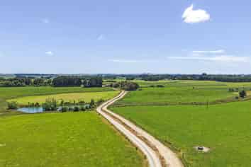 1974 Kimbolton Road, Kiwitea