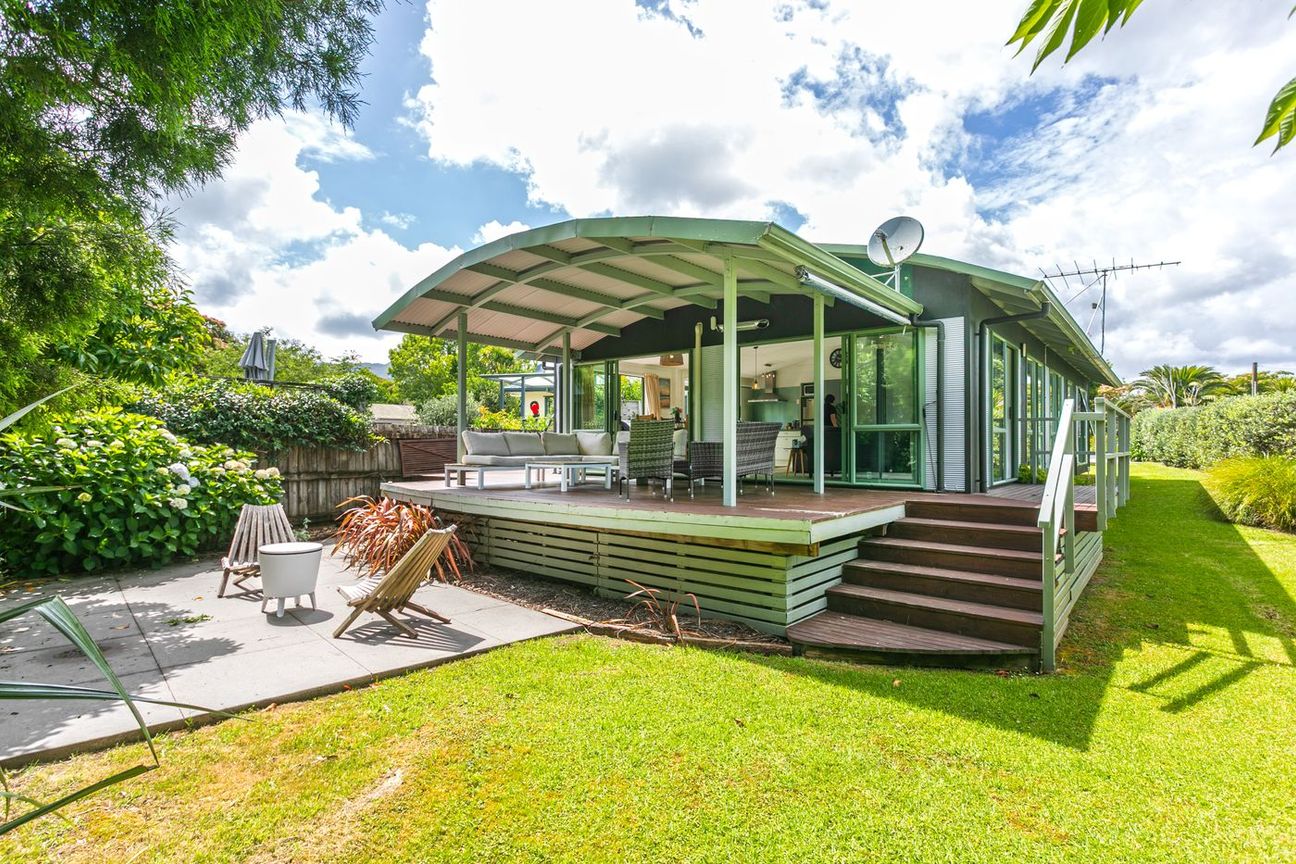 2 Minute Walk to Town - Vista 2