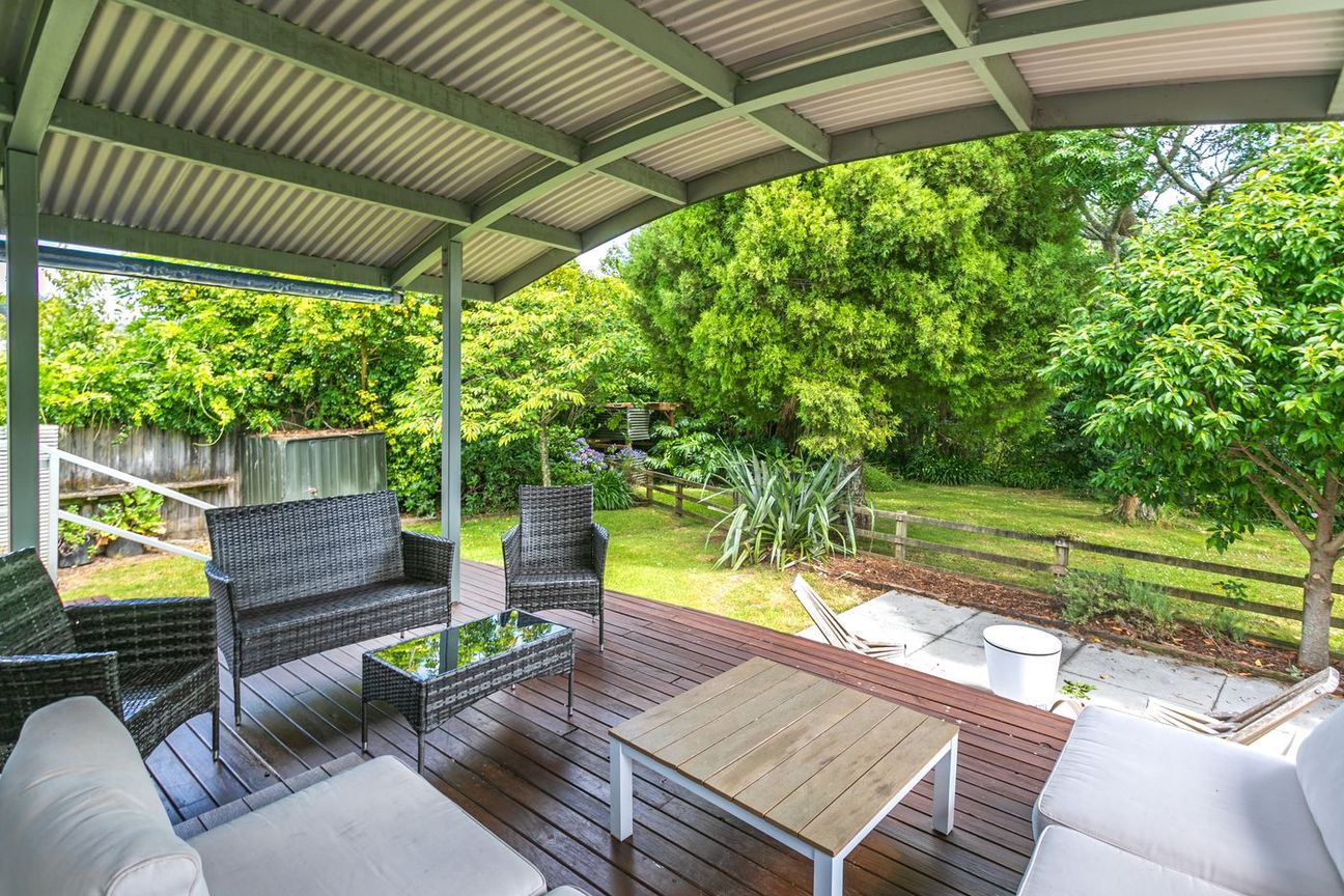 2 Minute Walk to Town - Vista 3