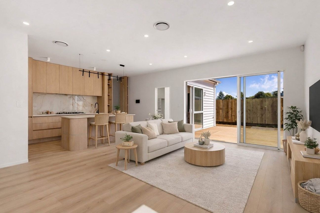 Sun-Filled Corner Home with Dual Kitchens - Bild 2