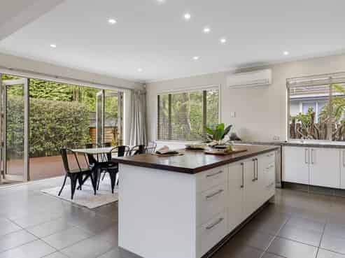 2/745 Acacia Bay Road, Acacia Bay