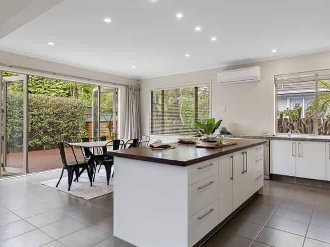 2/745 Acacia Bay Road, Acacia Bay