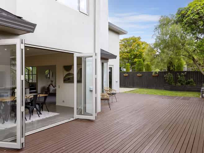 2/745 Acacia Bay Road, Acacia Bay