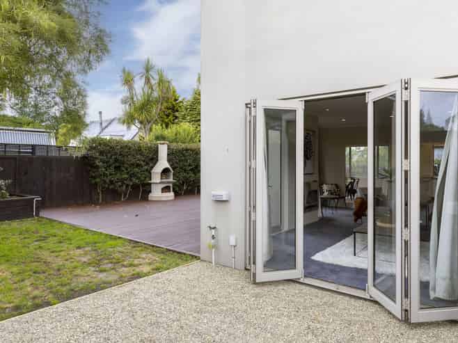 2/745 Acacia Bay Road, Acacia Bay