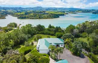  1228 Sandspit Road, Sandspit