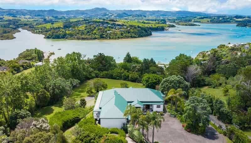  1228 Sandspit Road, Sandspit