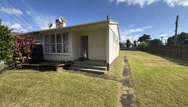 12B Johnstones Road, Otara