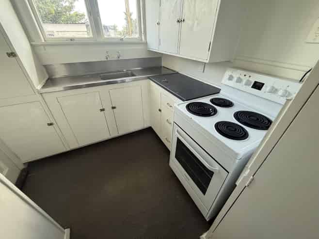 12B Johnstones Road, Otara