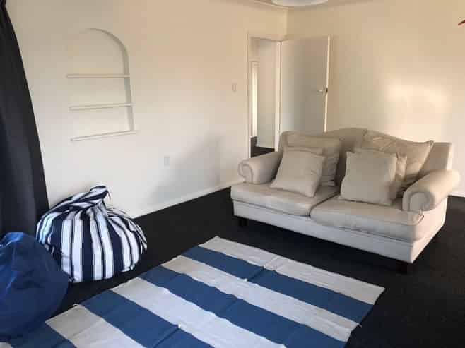 427 High Street South, Carterton